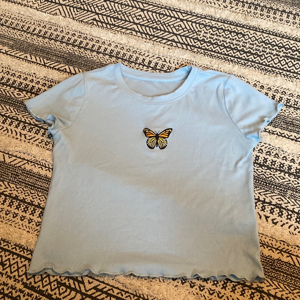 Baby Blue crop lettuce trim tee